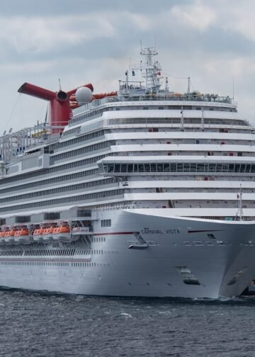 2017-03-29 CARNIVAL VISTA - IMO 9692569, in Willemstad, Curaçao