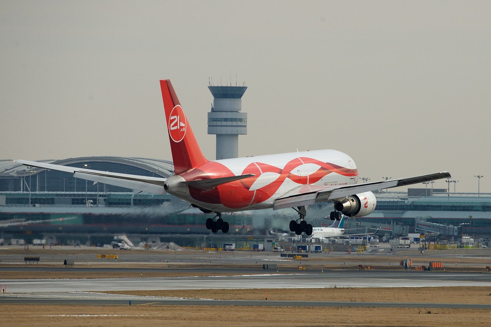 21 Air Boeing 767-241ER(BSF) N999YV (24616677632)