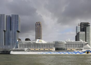 AIDAperla in Rotterdam