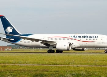 Aeroméxico Boeing 787 landing
