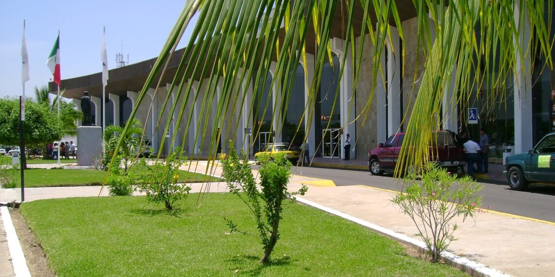 Aeropuerto Internacional Playa de Oro