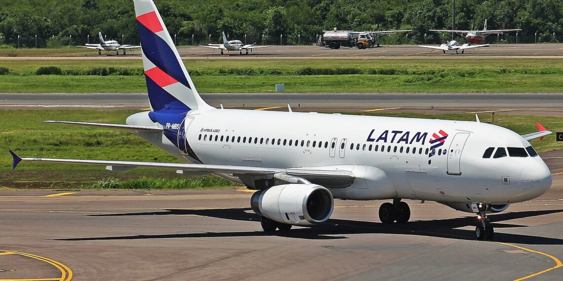 LATAM Brasil Airbus A320