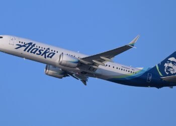 Alaska Airlines Boeing 737-9 MAX N928AK departing Boston June 2025 1