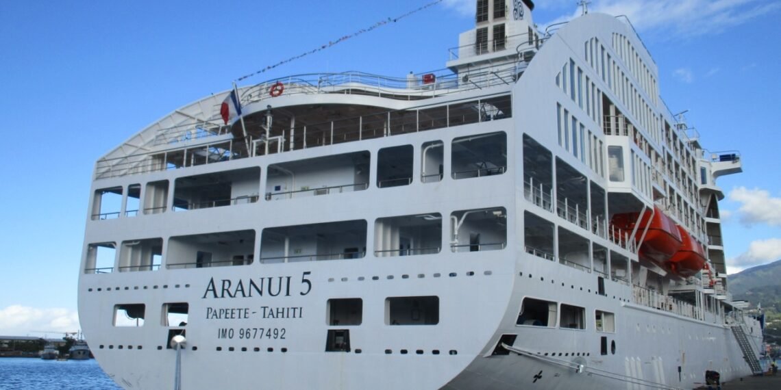 Aranui 5 cargo and passenger ship