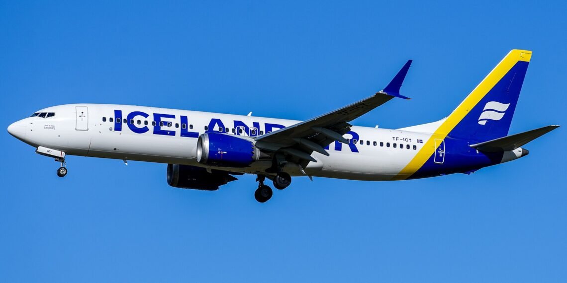 Icelandair Boeing 737 MAX 8 on approach to Berlin Brandenburg