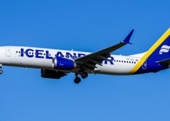 Icelandair Boeing 737 MAX 8 on approach to Berlin Brandenburg