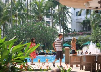Pool at the Shangri-La Hotel Singapore