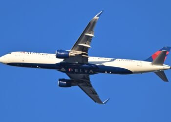 Delta Air Lines Airbus A321 departing Boston