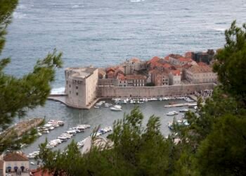 Dubrovnik Old Town Harbour (4058350239)