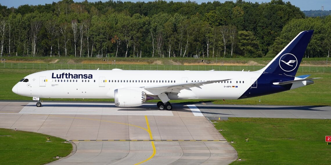 Lufthansa Boeing 787-9 Dreamliner at Hannover Airport