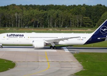 Lufthansa Boeing 787-9 Dreamliner at Hannover Airport
