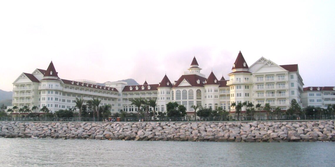 Hong Kong Disneyland Hotel 001