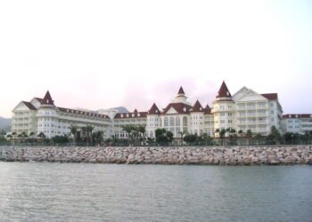 Hong Kong Disneyland Hotel 001