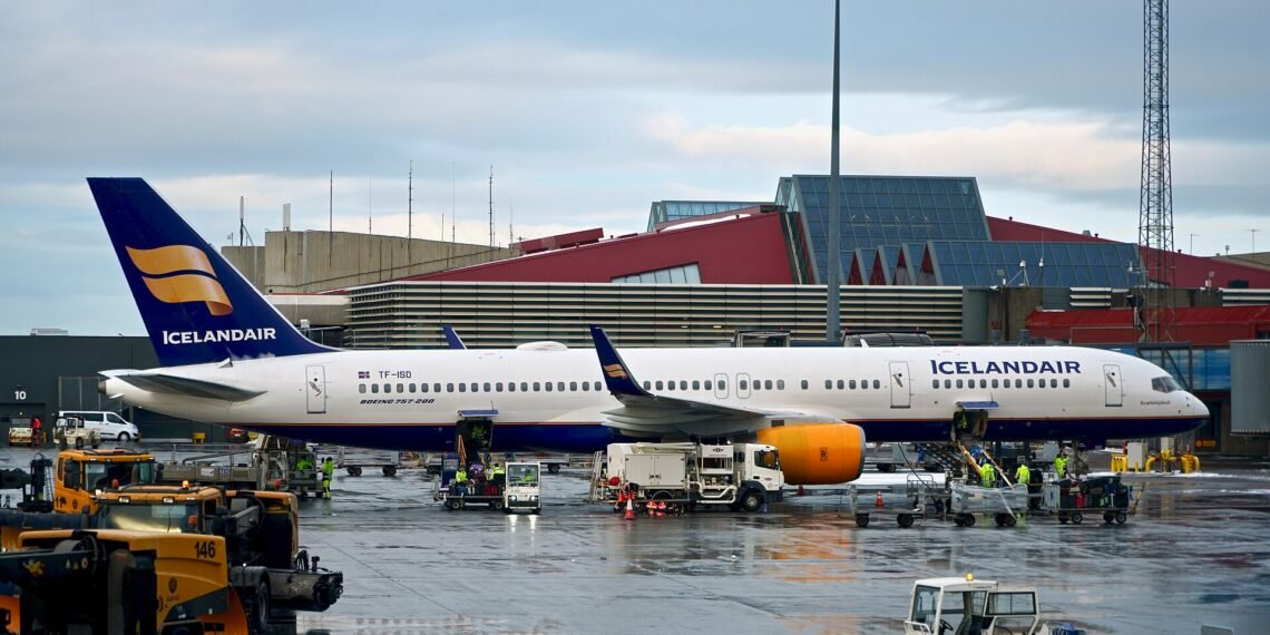 Icelandair Boeing 757 in Reykjavik