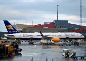 Icelandair Boeing 757 in Reykjavik