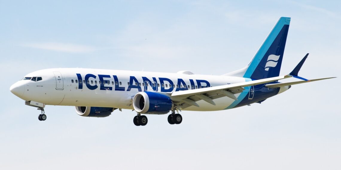 Icelandair Boeing 737-8 MAX