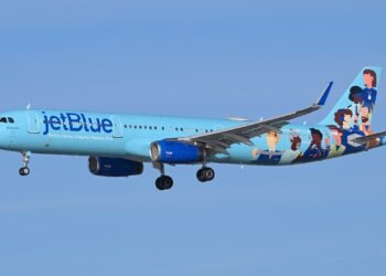 JetBlue Airbus A321 on final approach to Boston