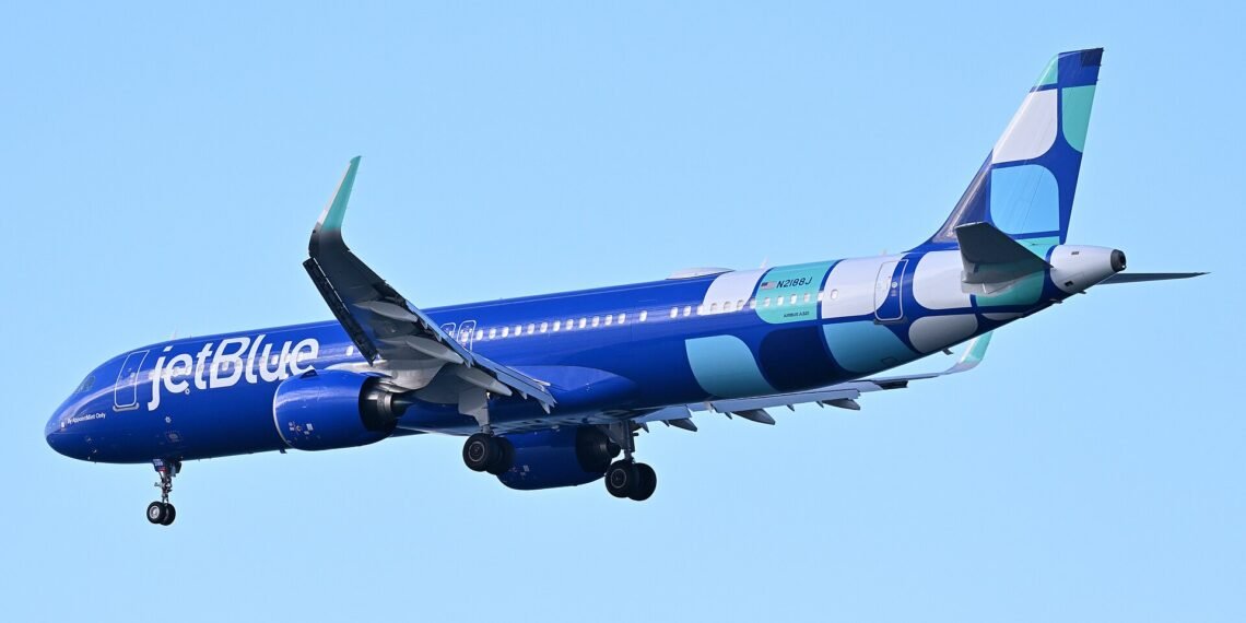 JetBlue Airbus A321neo on final approach