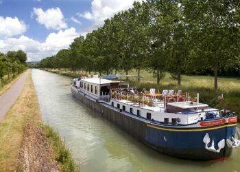 European Waterways hotel barge L'Impressionniste