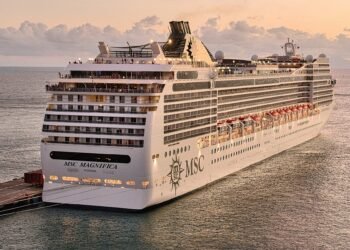 MSC Magnifica in Sint Maarten