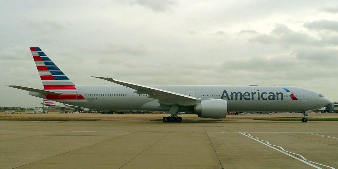 N734AR, Boeing 777-300ER of American Airlines at London Heathrow Airport, 05 12 2015 LHR (23486115042)