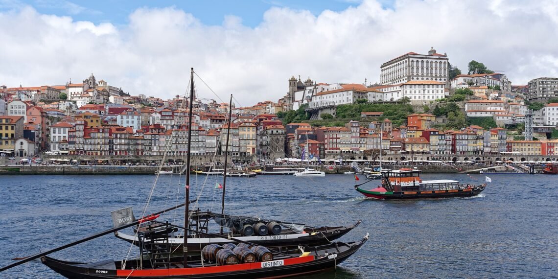 Rabelo boats and Ribeira seen from Cais de Gaia, 20250605 1623 9879