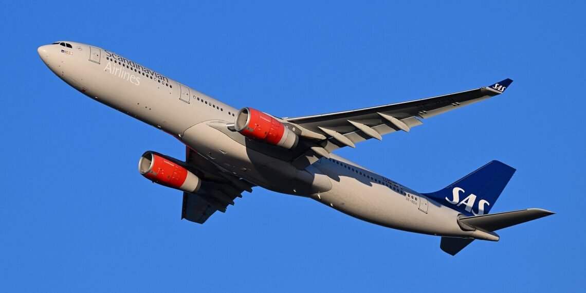 SAS Airbus A330-300 departing