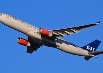 SAS Airbus A330-300 departing