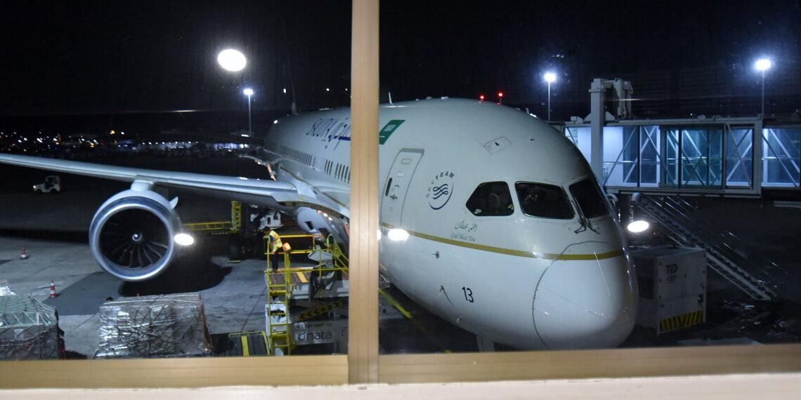 Saudia Boeing 787 HZ-AR13 Manila 2025 01