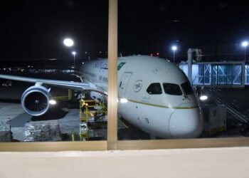 Saudia Boeing 787 HZ-AR13 Manila 2025 01