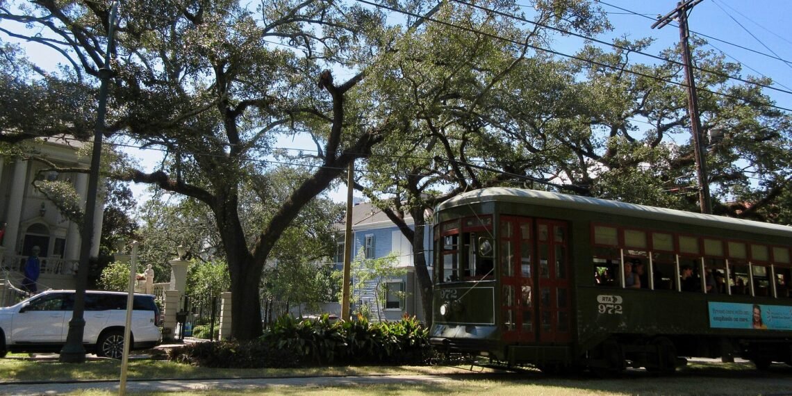 St. Charles Avenue streetcar, New Orleans