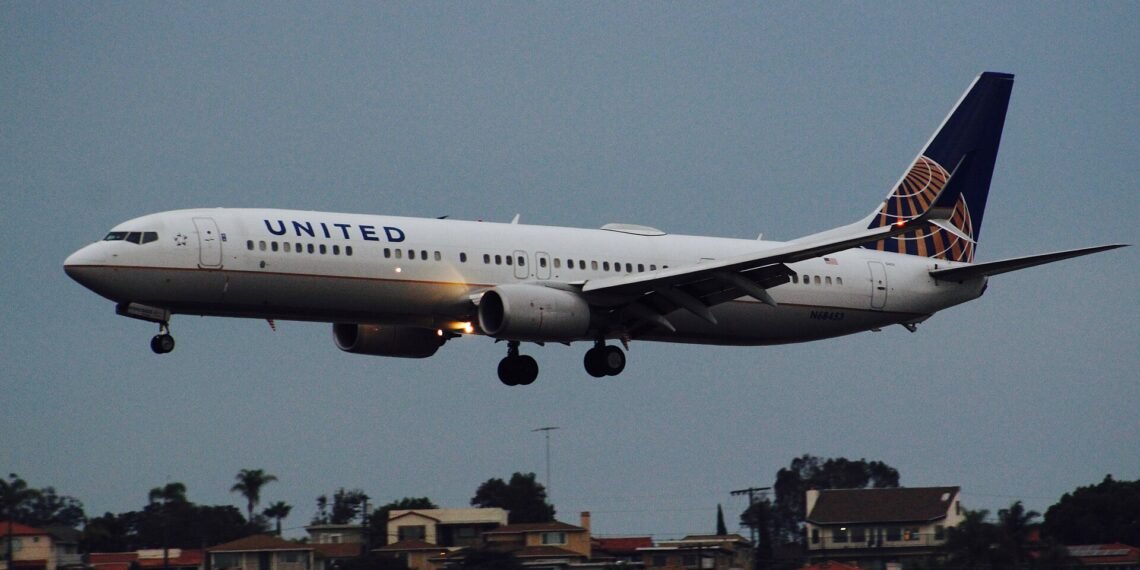 United Airlines Boeing 737-900