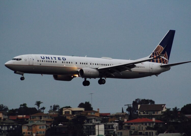 United Airlines Boeing 737-900