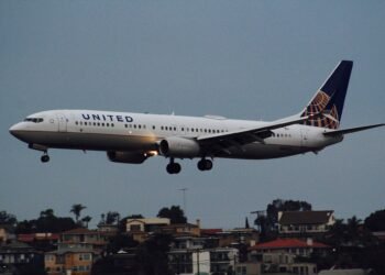 United Airlines Boeing 737-900