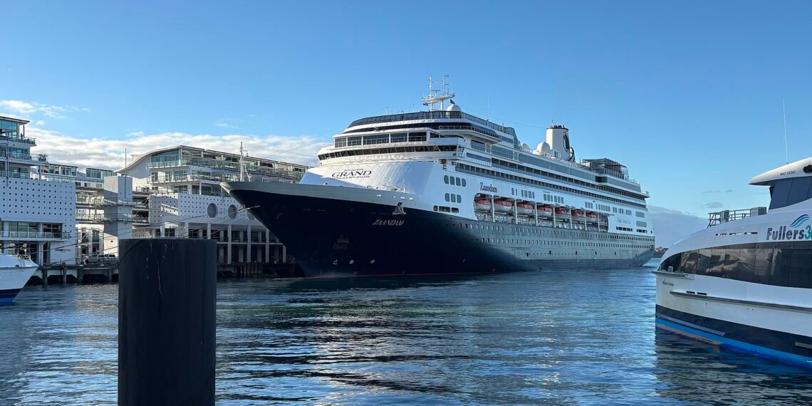 Zaandam in Auckland PA01