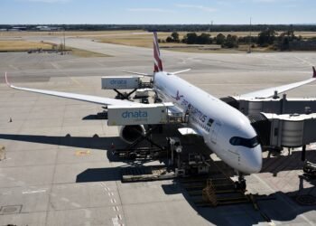 Air Mauritius Airbus A350 3B-NCE Perth 2024 (01)