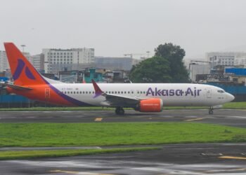 Akasa Air Boeing 737 VT-YAO taxiing at Mumbai airport