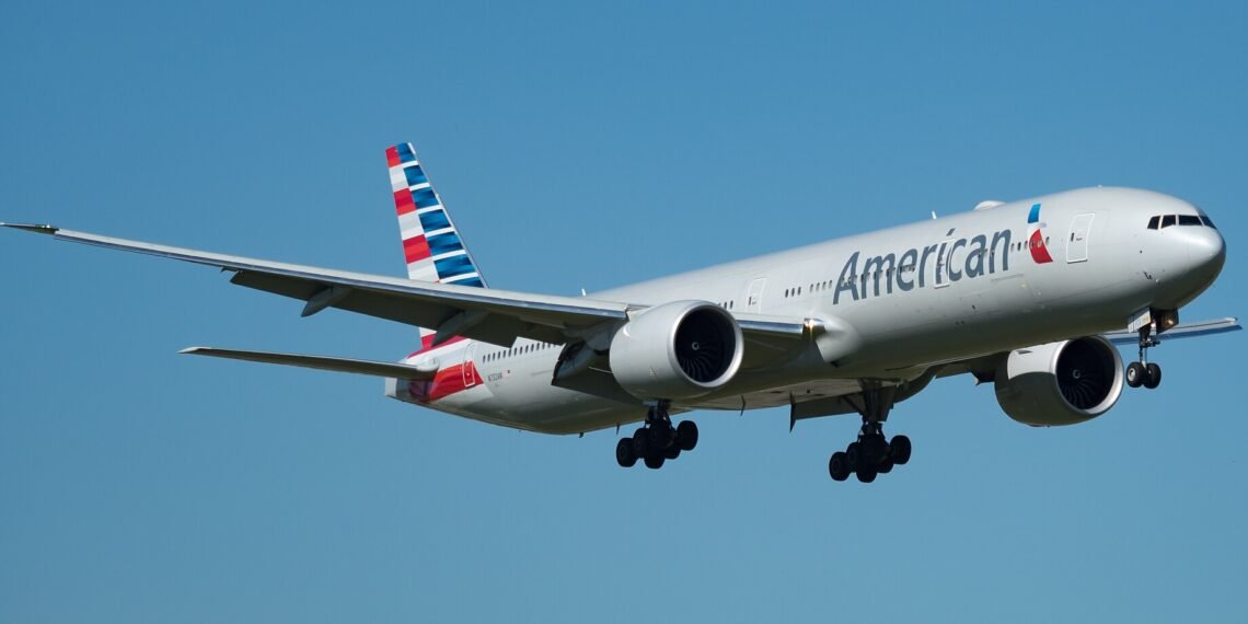 American Airlines Boeing 777-300ER (cropped)