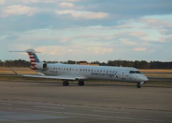 American Eagle Bombardier CRJ900 N572NN operated by PSA Airlines taxiing at Richmond International Airport