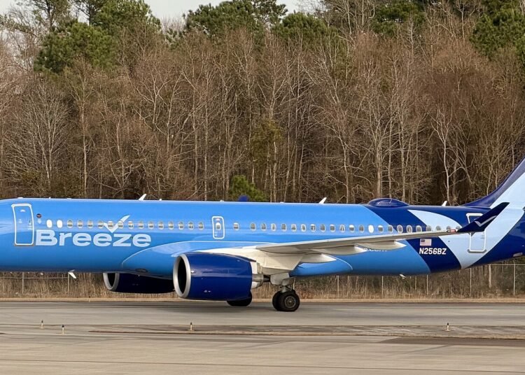 Breeze Airways Airbus A220-300