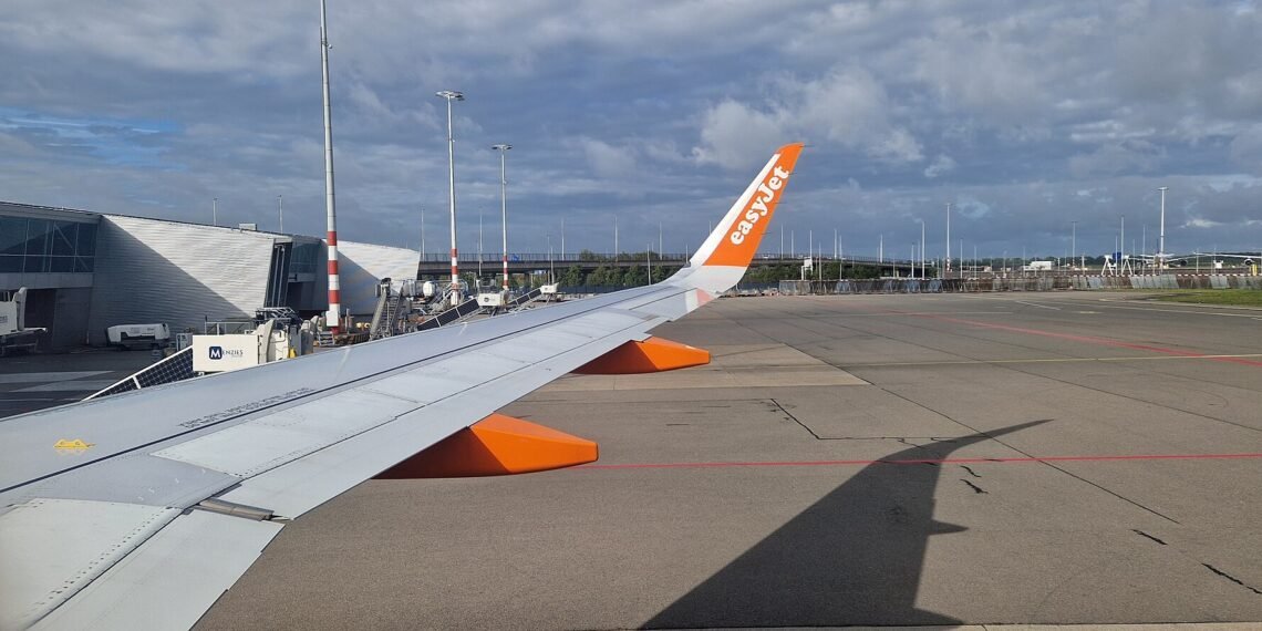 EasyJet, Airbus A320neo, G-UZHW