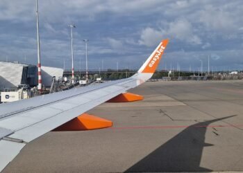 EasyJet, Airbus A320neo, G-UZHW