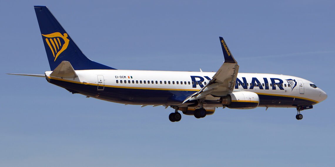 EI-DCM (40686794810)