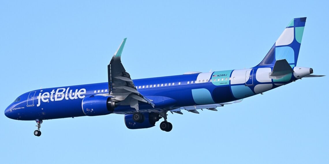 JetBlue Airbus A321neo N2188J on final approach to Boston Logan