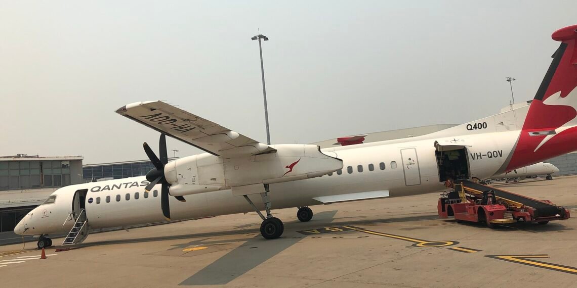 QantasLink (Sunstate Airlines) Dash 8 VH-QOV (2)