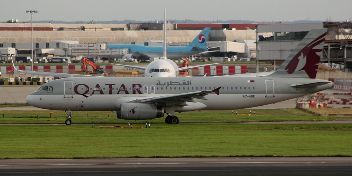 Qatar Airways Airbus A320 (A7-ADE) @ LHR, 2017-09-01